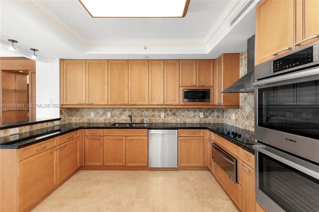 20201 E Country Club Dr 608, Aventura, FL 33180