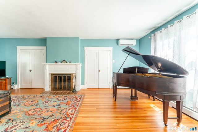 558 Ocean Avenue, New London, CT 06320