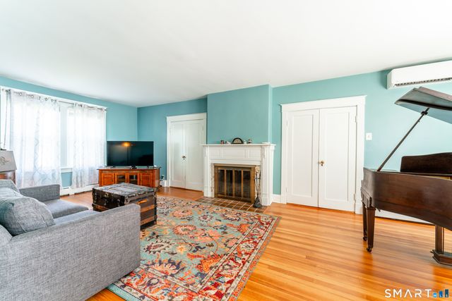 558 Ocean Avenue, New London, CT 06320