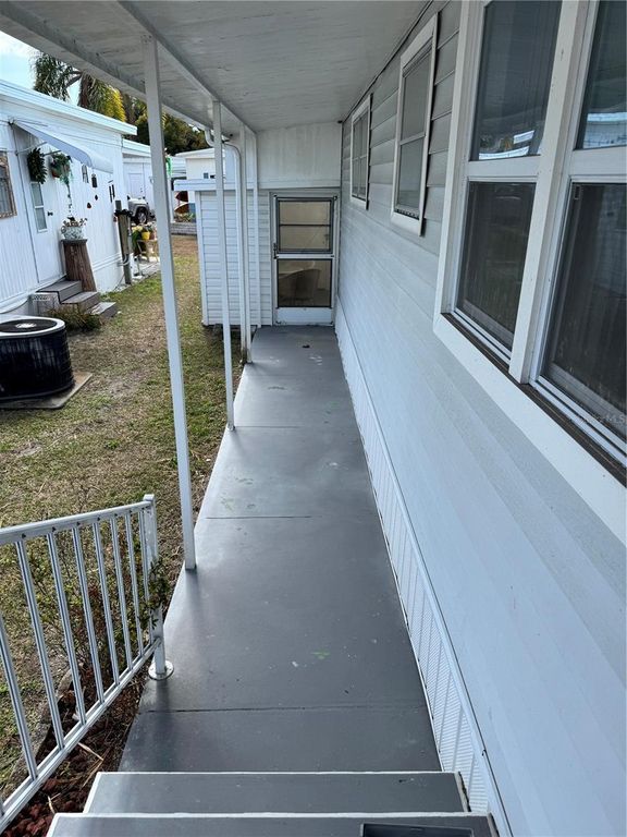 Image 2 of property listing at 1891 ENGLEWOOD ROAD 39, Englewood, FL 34223
