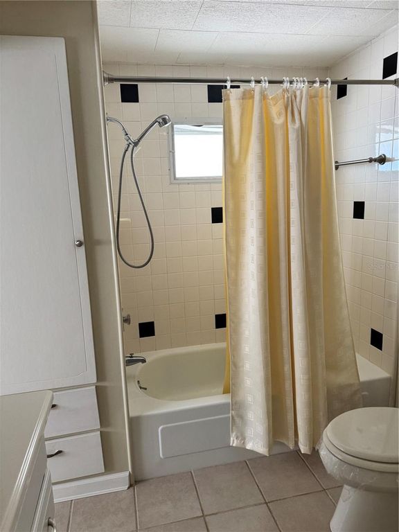 Image 24 of property listing at 1891 ENGLEWOOD ROAD 39, Englewood, FL 34223