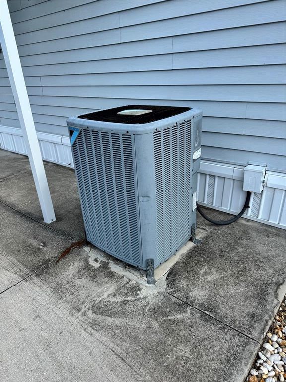 Image 37 of property listing at 1891 ENGLEWOOD ROAD 39, Englewood, FL 34223