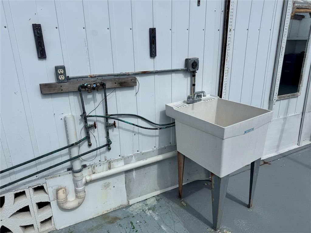 Image 38 of property listing at 1891 ENGLEWOOD ROAD 39, Englewood, FL 34223