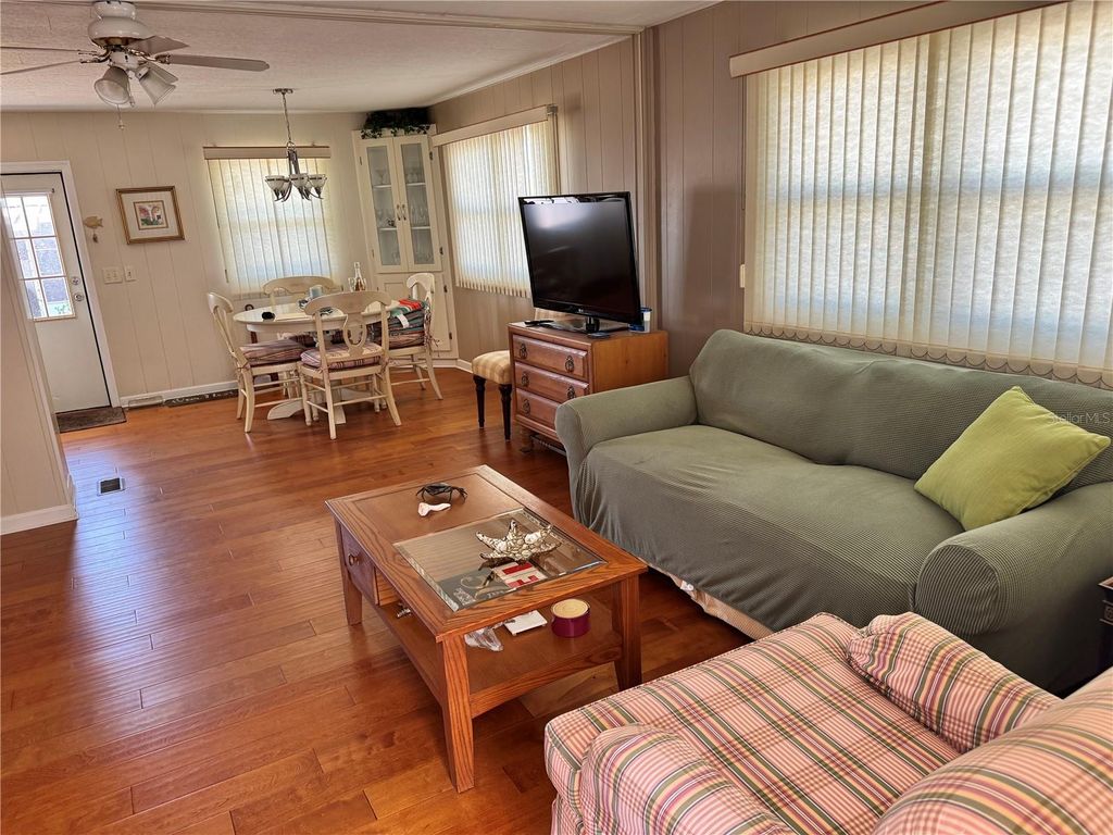 Image 8 of property listing at 1891 ENGLEWOOD ROAD 39, Englewood, FL 34223