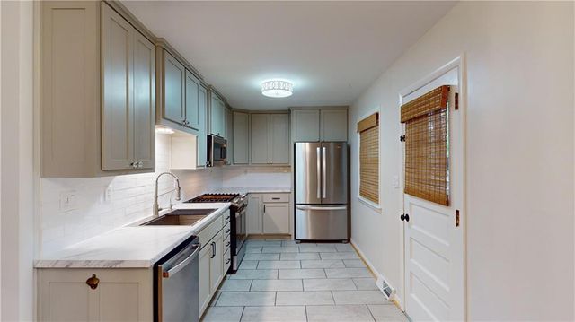 1020 S Adams Street, Nevada, MO 64772