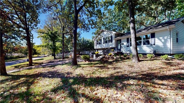 1020 S Adams Street, Nevada, MO 64772