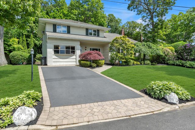 19 Cottage Court, Huntington Station, NY 11746