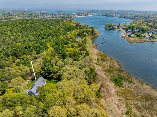 66 Squaws Path, Wareham, MA 02538