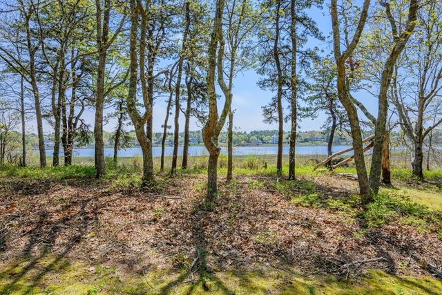 66 Squaws Path, Wareham, MA 02538