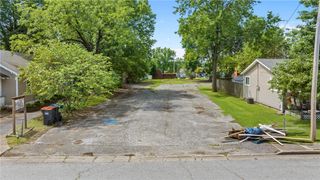W. Meadow S Thompson Street, Springdale, AR 72764