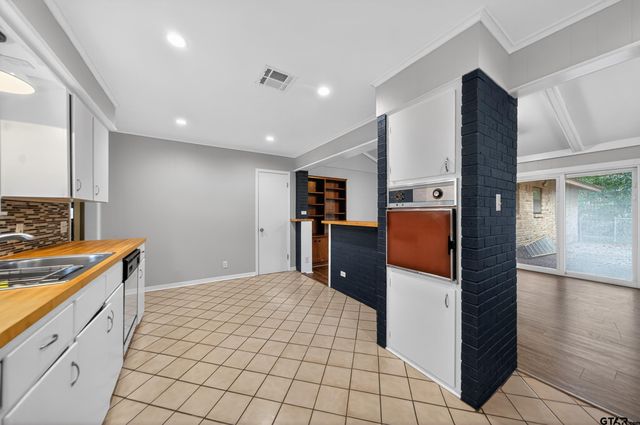 901 Rhodes, Tyler, TX 75701