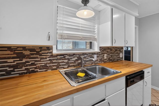 901 Rhodes, Tyler, TX 75701