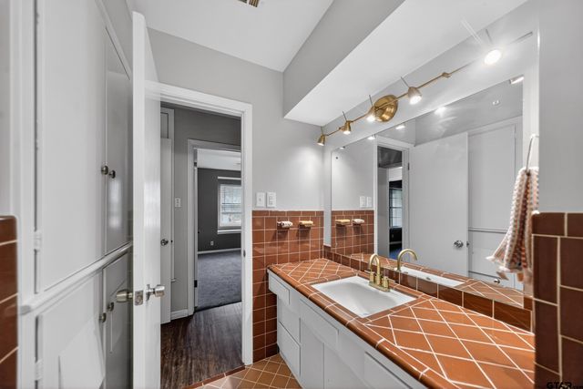 901 Rhodes, Tyler, TX 75701