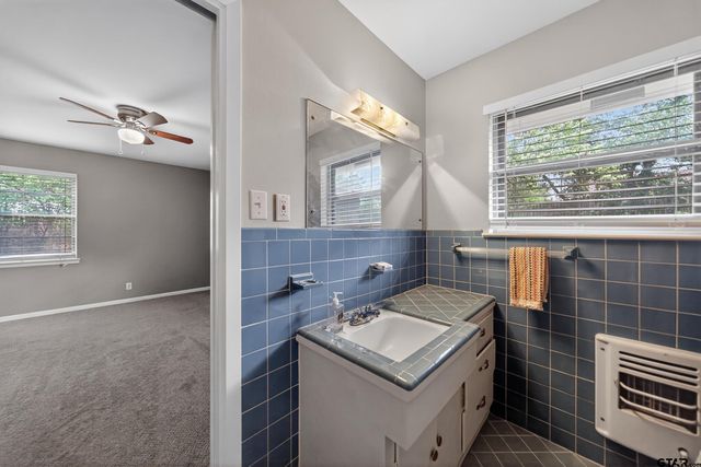 901 Rhodes, Tyler, TX 75701