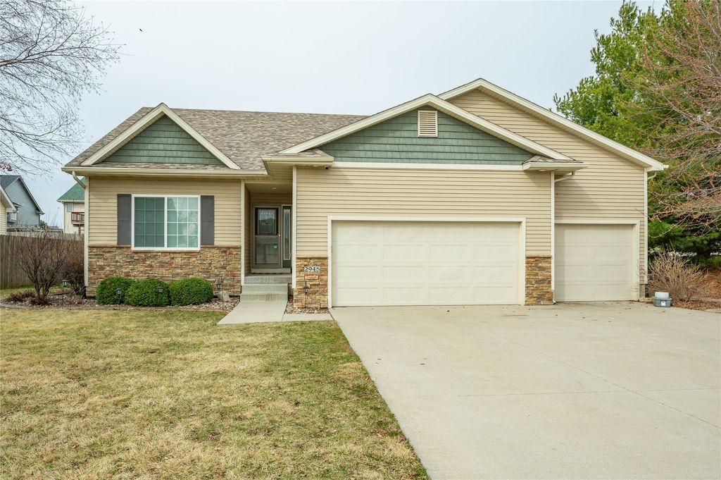 2945 Windsor Drive, Norwalk, IA 50211