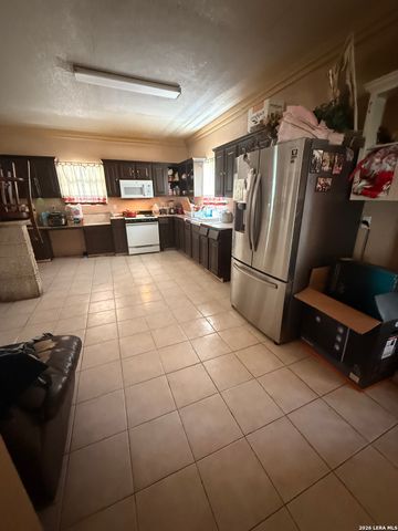 535 E EDMONDS AVE, San Antonio, TX 78214
