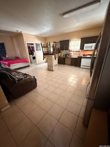 535 E EDMONDS AVE, San Antonio, TX 78214