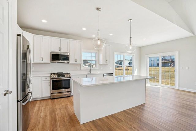 1545 N Stone Ridge DRIVE, Lake Geneva, WI 53147