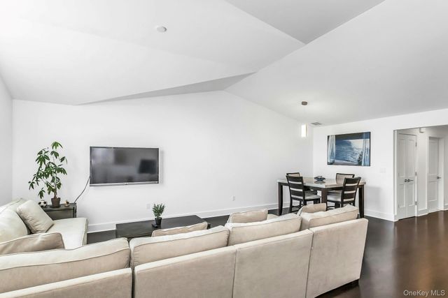 704 Breton Way 704, Glen Cove, NY 11542