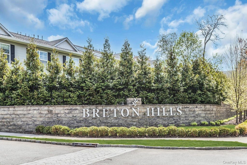 704 Breton Way 704, Glen Cove, NY 11542