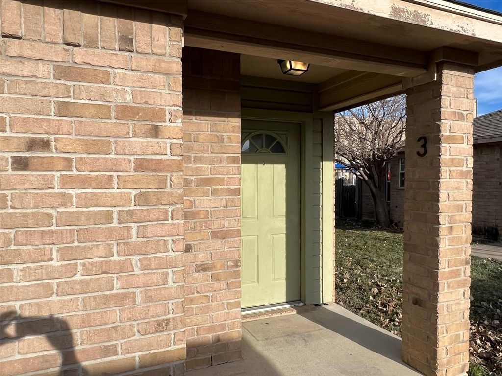 121 Cambridge Drive 3, Saginaw, TX 76179