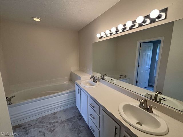 202 Cutler Lane, Hudson, OH 44236
