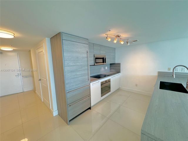 400 Sunny Isles Boulevard 1221, Sunny Isles Beach, FL 33160
