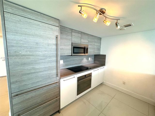 400 Sunny Isles Boulevard 1221, Sunny Isles Beach, FL 33160