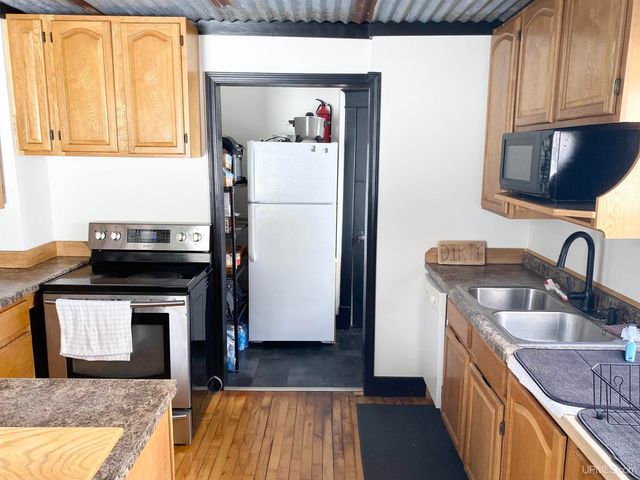 1105 Cottage Row, Hancock, MI 49930