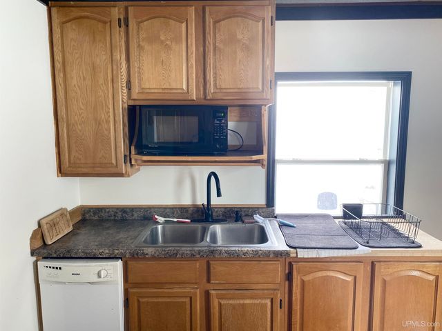 1105 Cottage Row, Hancock, MI 49930