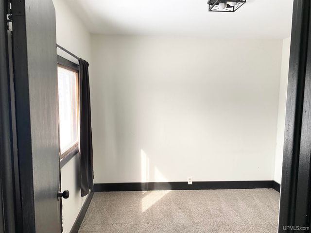 1105 Cottage Row, Hancock, MI 49930