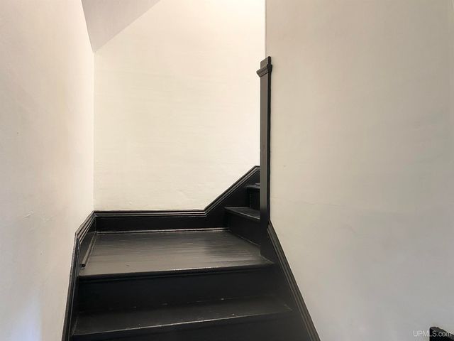 1105 Cottage Row, Hancock, MI 49930