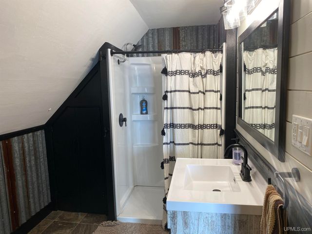 1105 Cottage Row, Hancock, MI 49930