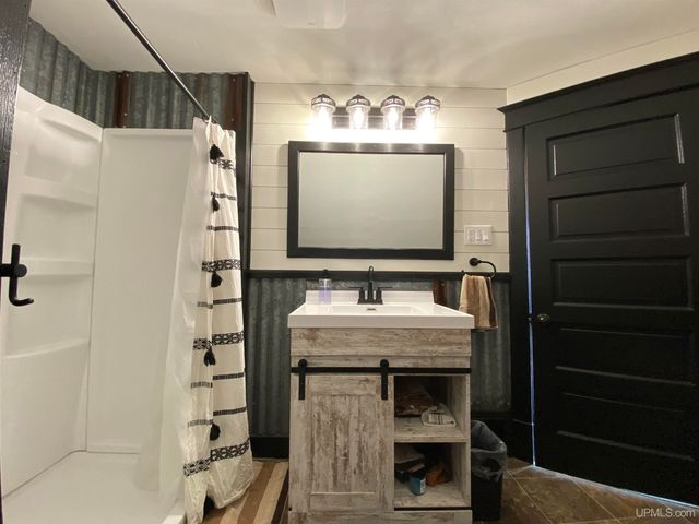 1105 Cottage Row, Hancock, MI 49930