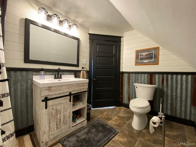 1105 Cottage Row, Hancock, MI 49930