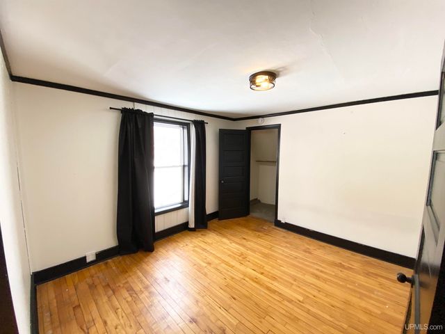 1105 Cottage Row, Hancock, MI 49930