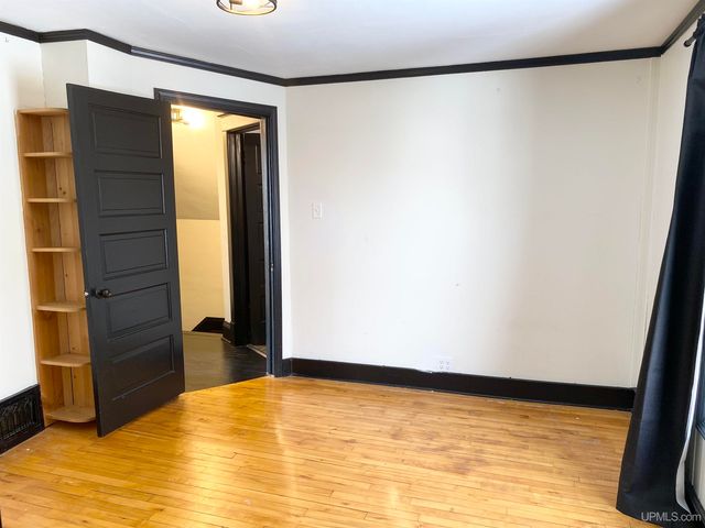 1105 Cottage Row, Hancock, MI 49930