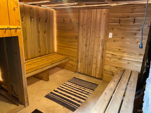 1105 Cottage Row, Hancock, MI 49930