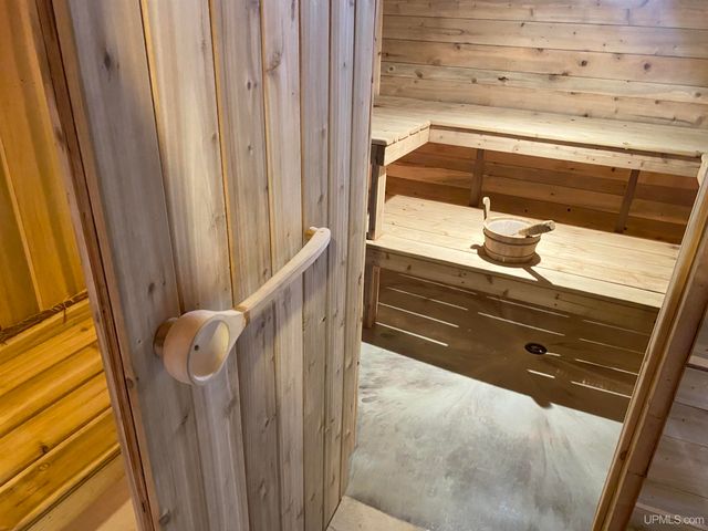 1105 Cottage Row, Hancock, MI 49930