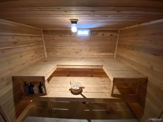 1105 Cottage Row, Hancock, MI 49930