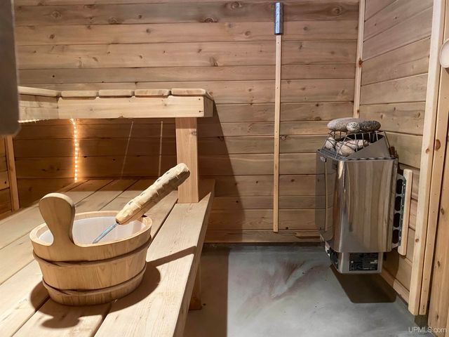 1105 Cottage Row, Hancock, MI 49930