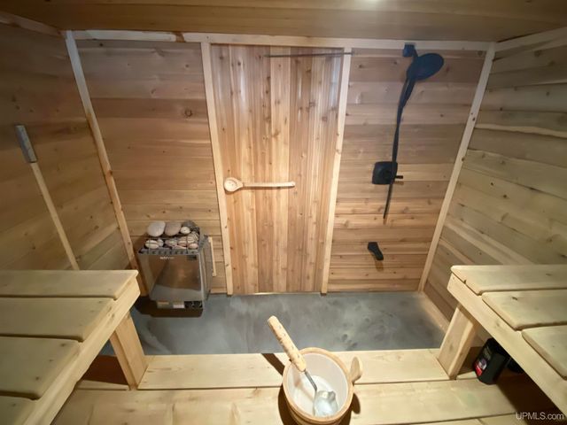 1105 Cottage Row, Hancock, MI 49930