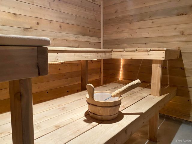 1105 Cottage Row, Hancock, MI 49930