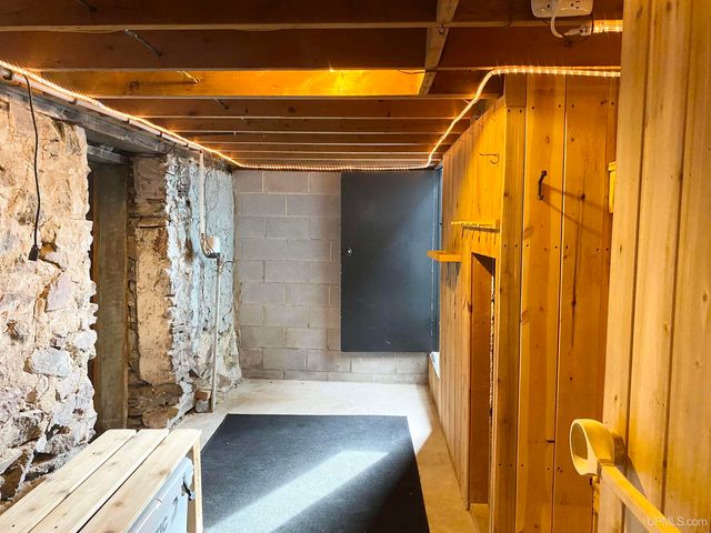 1105 Cottage Row, Hancock, MI 49930