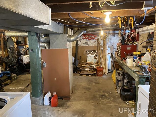 1105 Cottage Row, Hancock, MI 49930