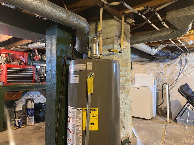 1105 Cottage Row, Hancock, MI 49930