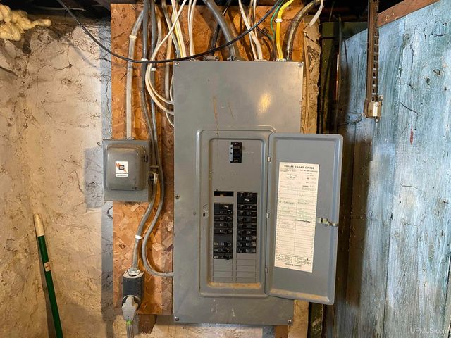 1105 Cottage Row, Hancock, MI 49930