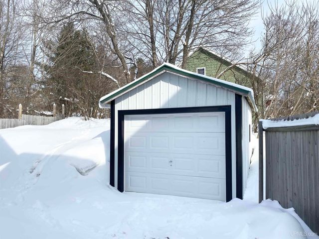 1105 Cottage Row, Hancock, MI 49930