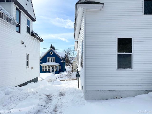 1105 Cottage Row, Hancock, MI 49930