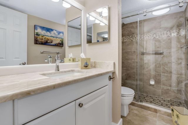6427 CORAL LAKE Drive 303, Margate, FL 33063